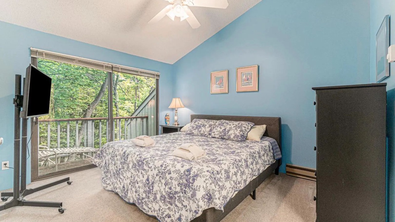 Photo of Bedroom in Maple City