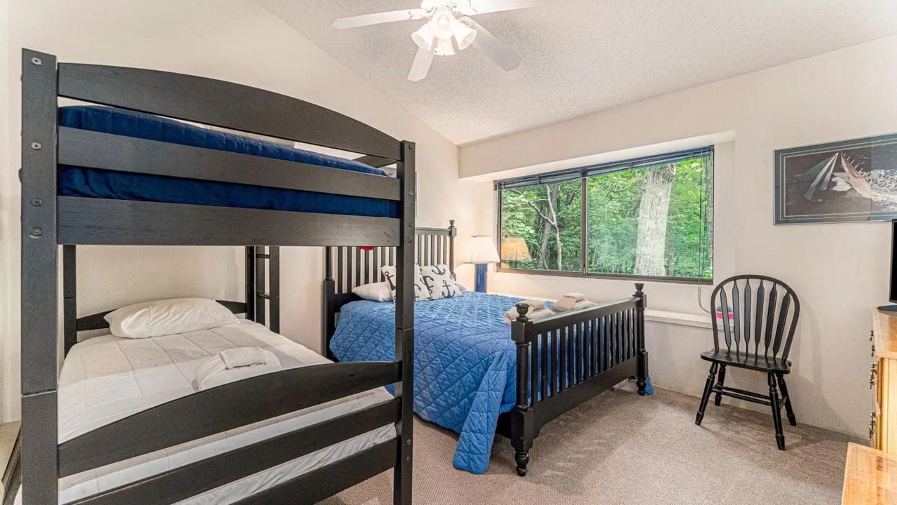 Photo of Bedroom in Maple City
