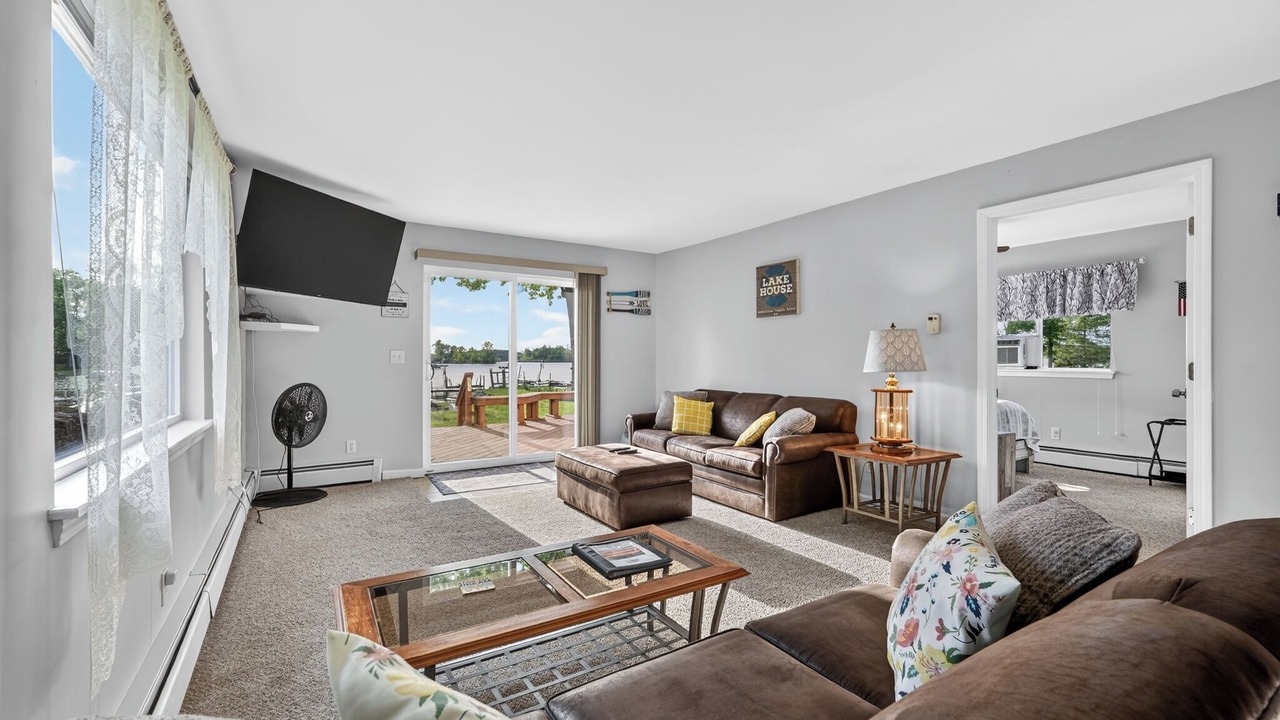 Photo of Livingroom in Putnam Township