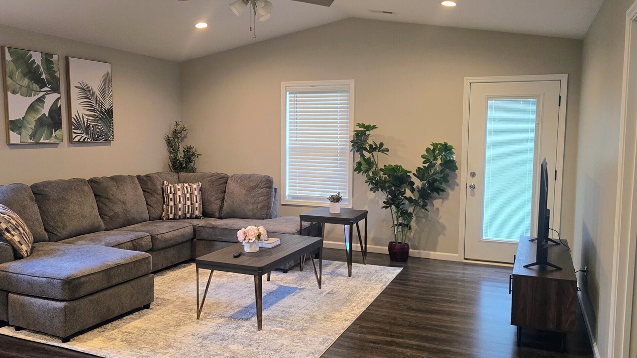 Photo of Livingroom in Madisonville