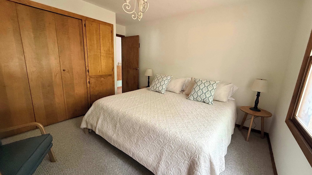 Photo of Bedroom in Maple City