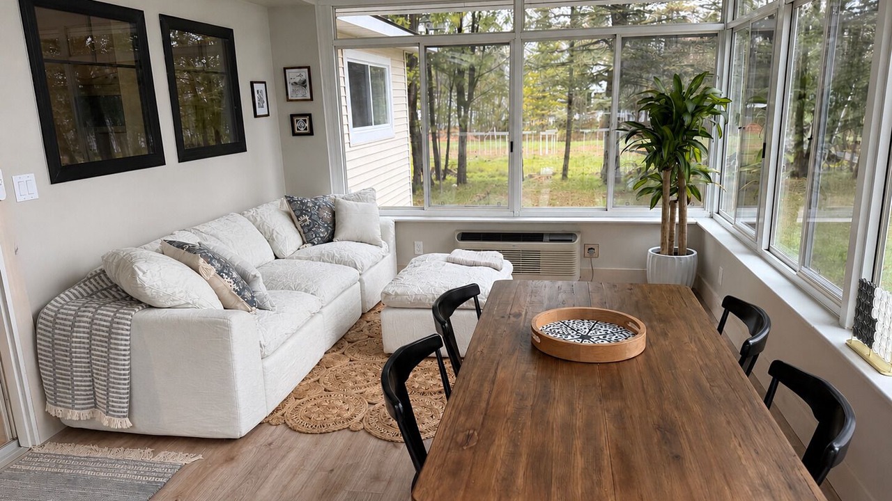 Photo of Livingroom in Lake Leelanau