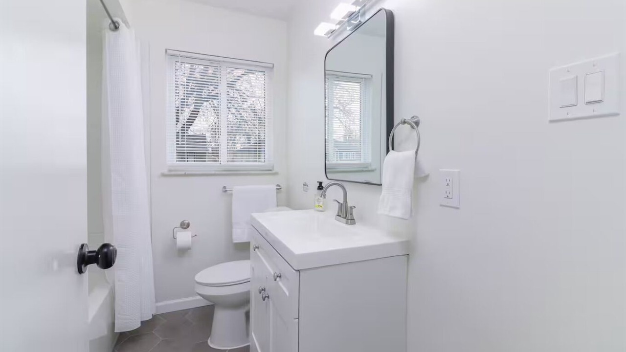 Photo of Bathroom in Garden City