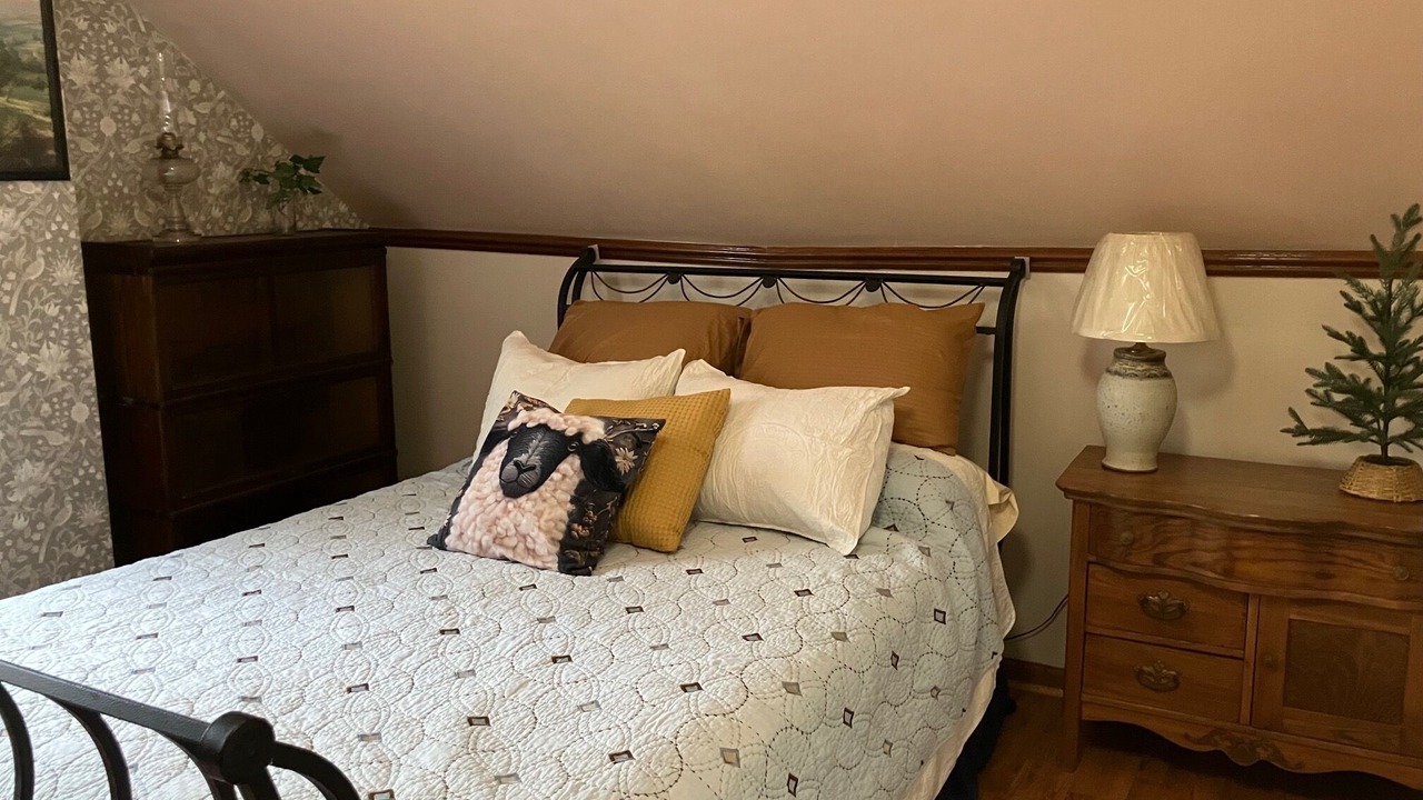 Photo of Bedroom in Ashland