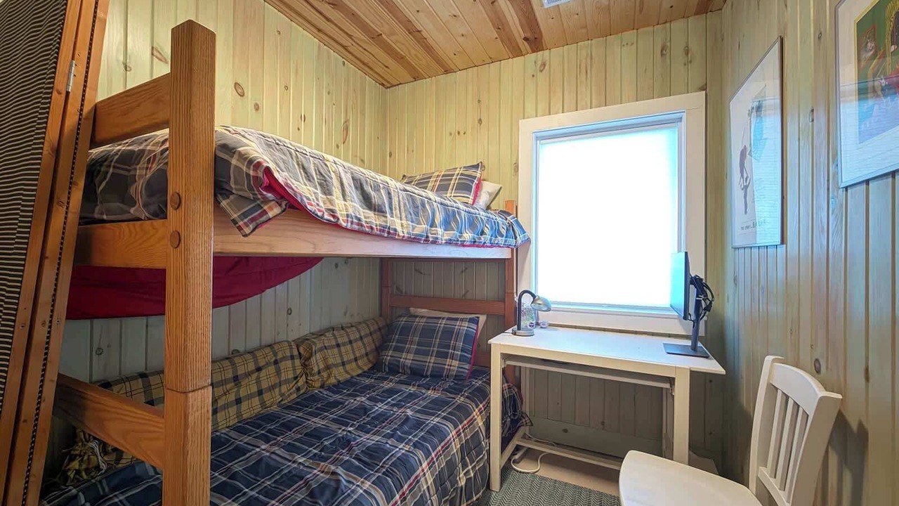 Photo of Bedroom in Kewadin