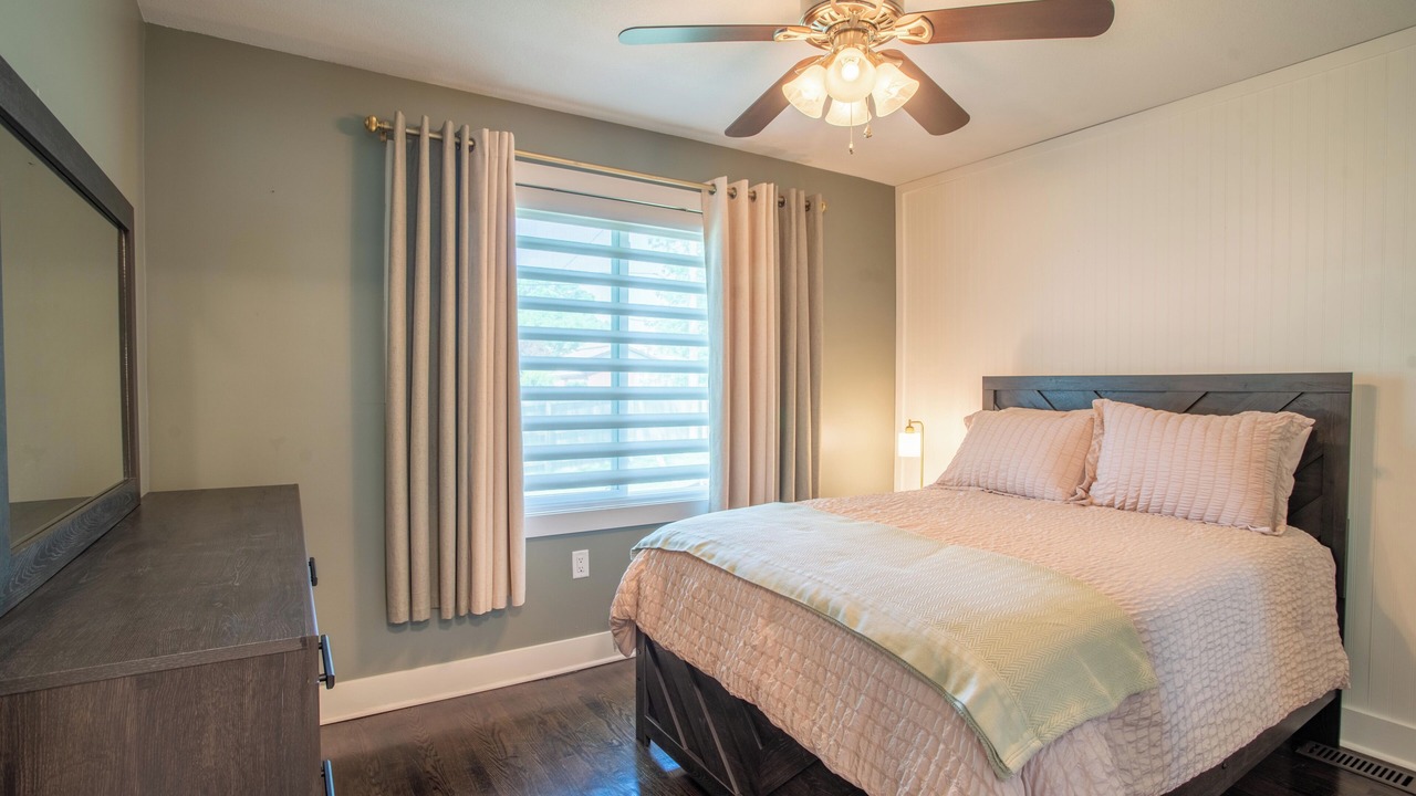 Photo of Bedroom in Roeland Park