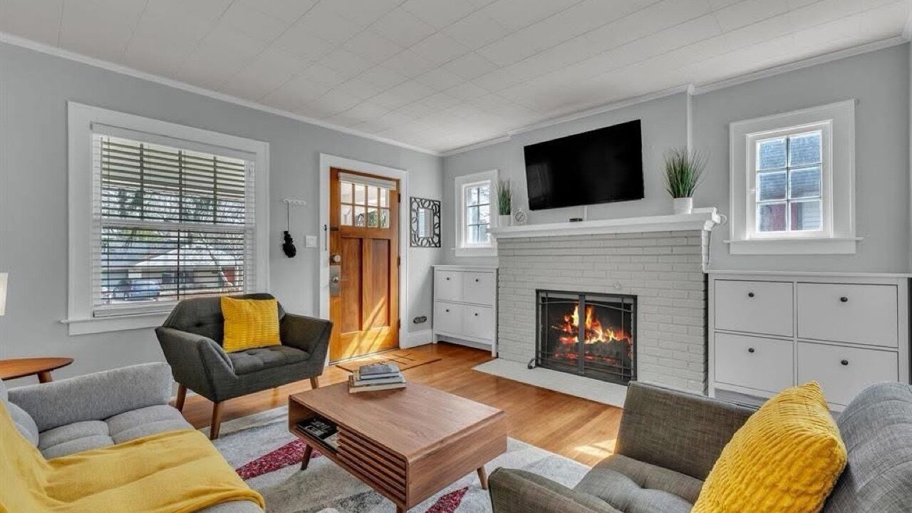 Photo of Livingroom in Bryant Pattengill East