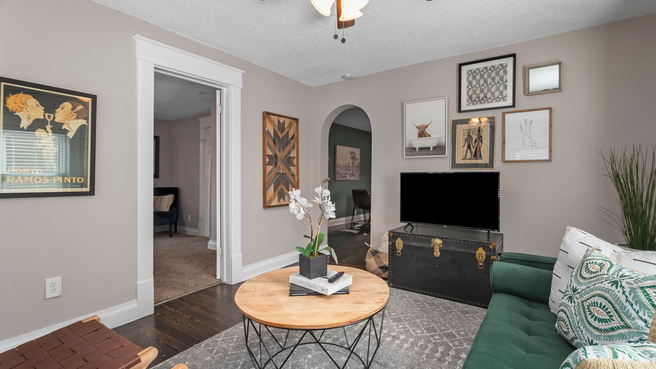 Photo of Livingroom in Rosedale