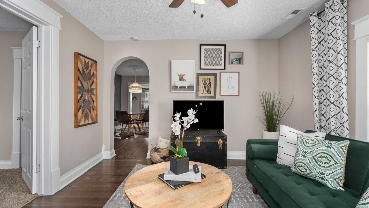 Photo of Livingroom in Rosedale