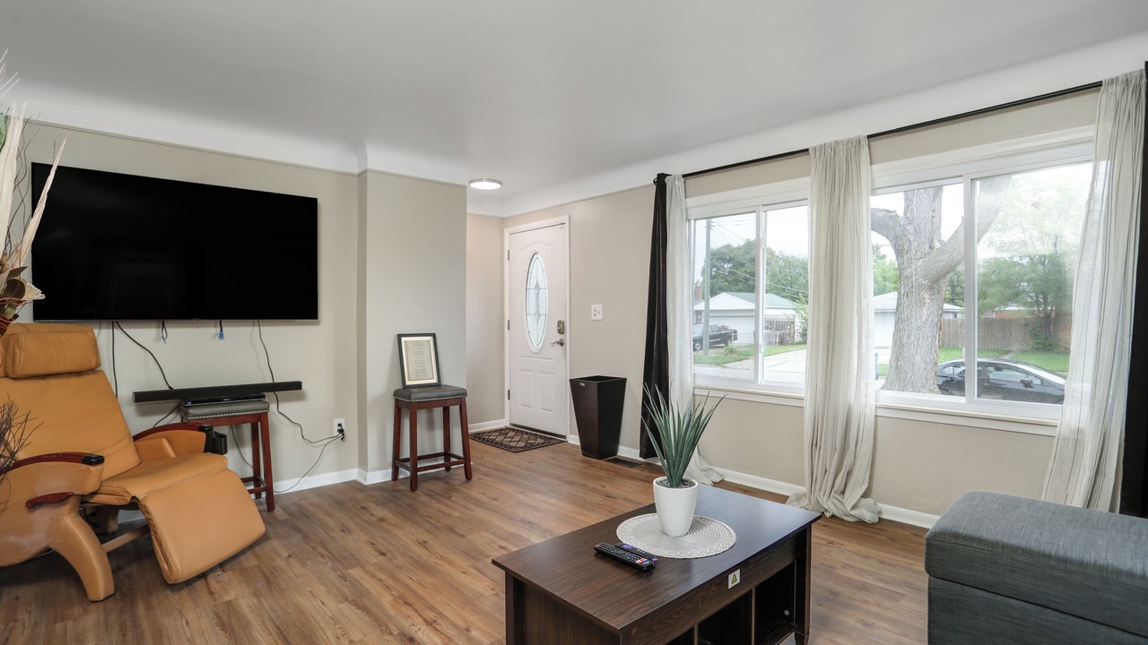 Photo of Livingroom in Dearborn Heights