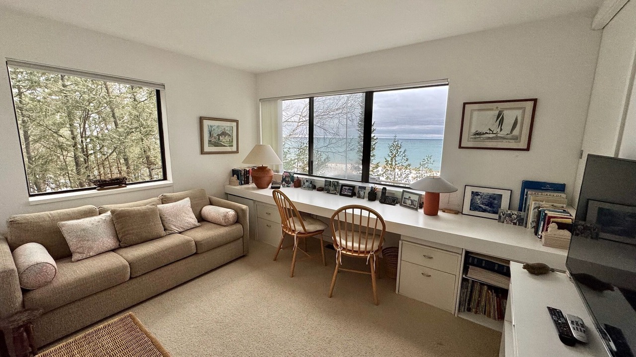 Photo of Livingroom in Northport
