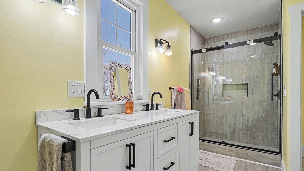 Photo of Bathroom in Lakeside