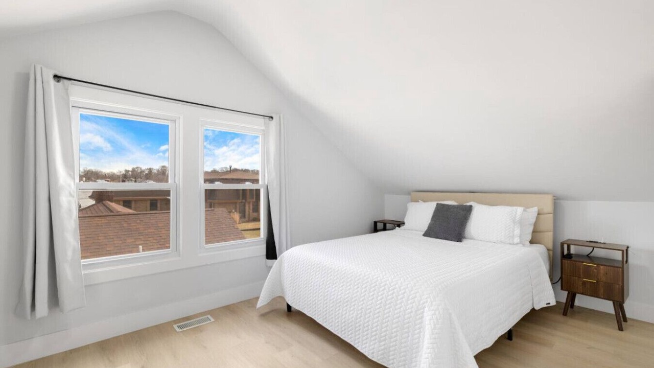 Photo of Bedroom in Channel Lake