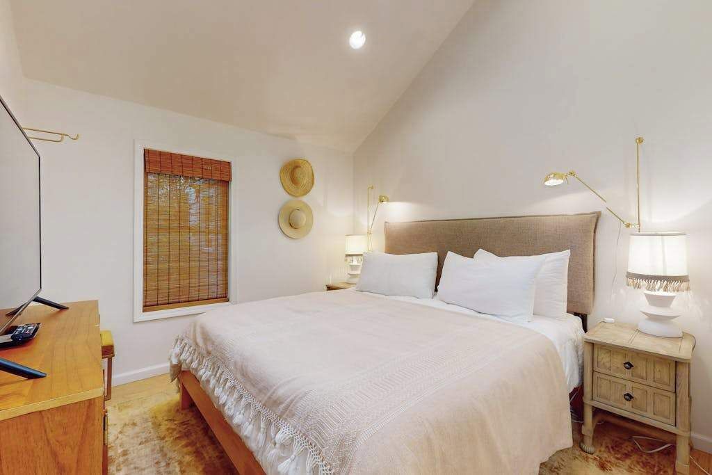 Photo of Bedroom in Lakeside