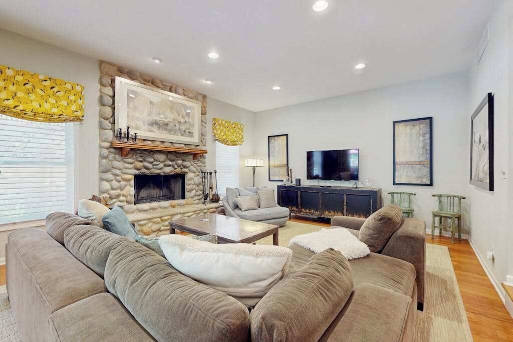 Photo of Livingroom in Grand Beach