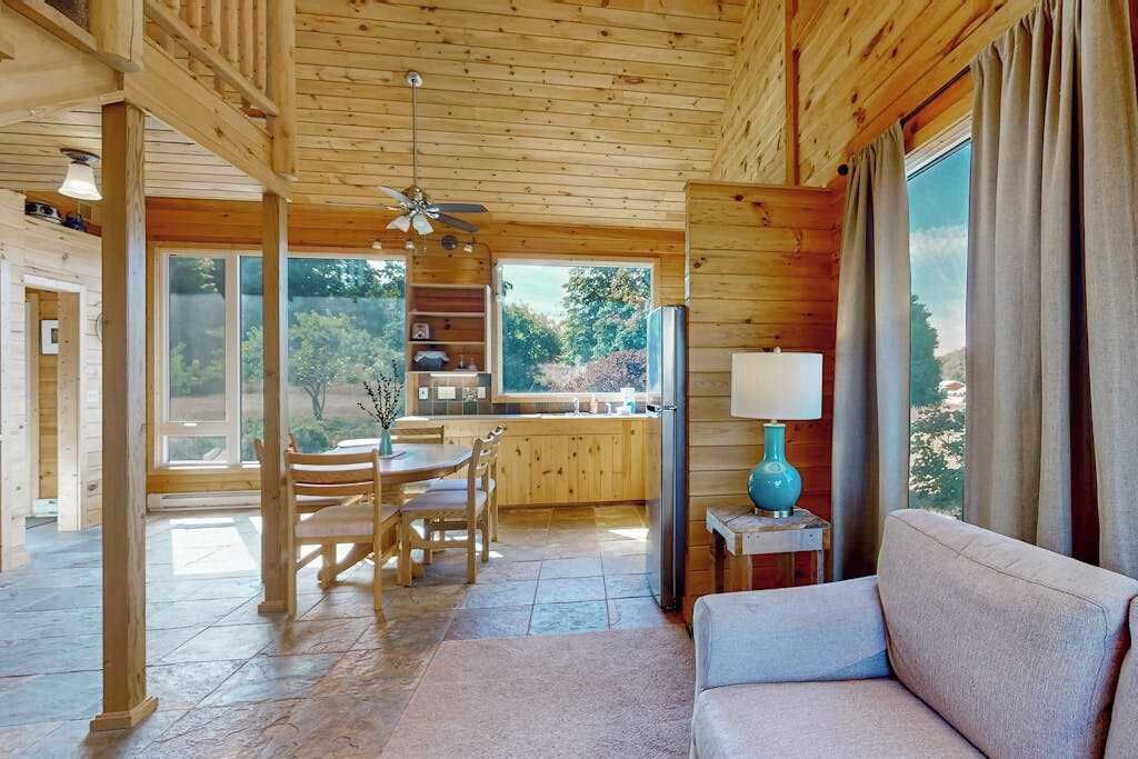 Photo of Livingroom in Maple City