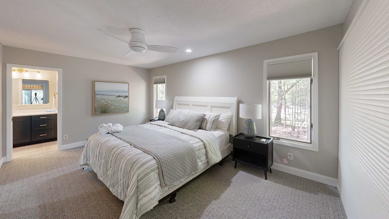 Photo of Bedroom in Maple City