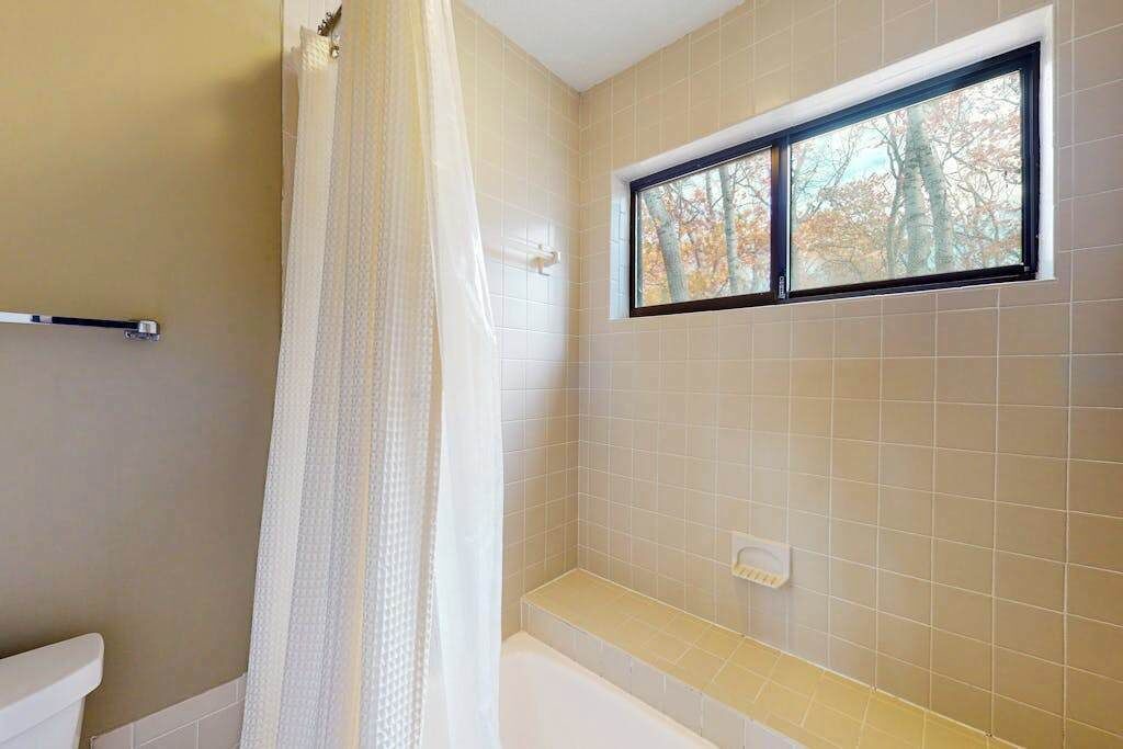 Photo of Bathroom in Maple City