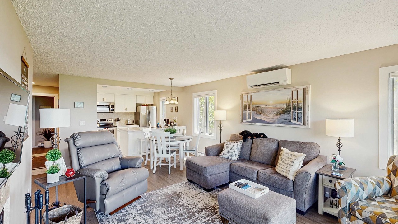 Photo of Livingroom in Maple City