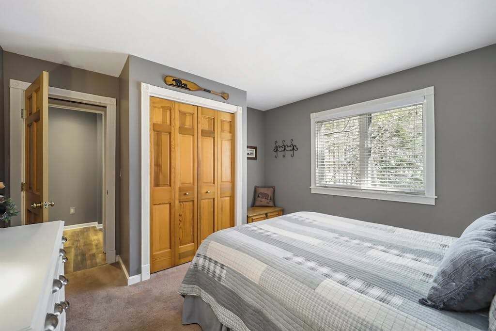 Photo of Bedroom in Maple City