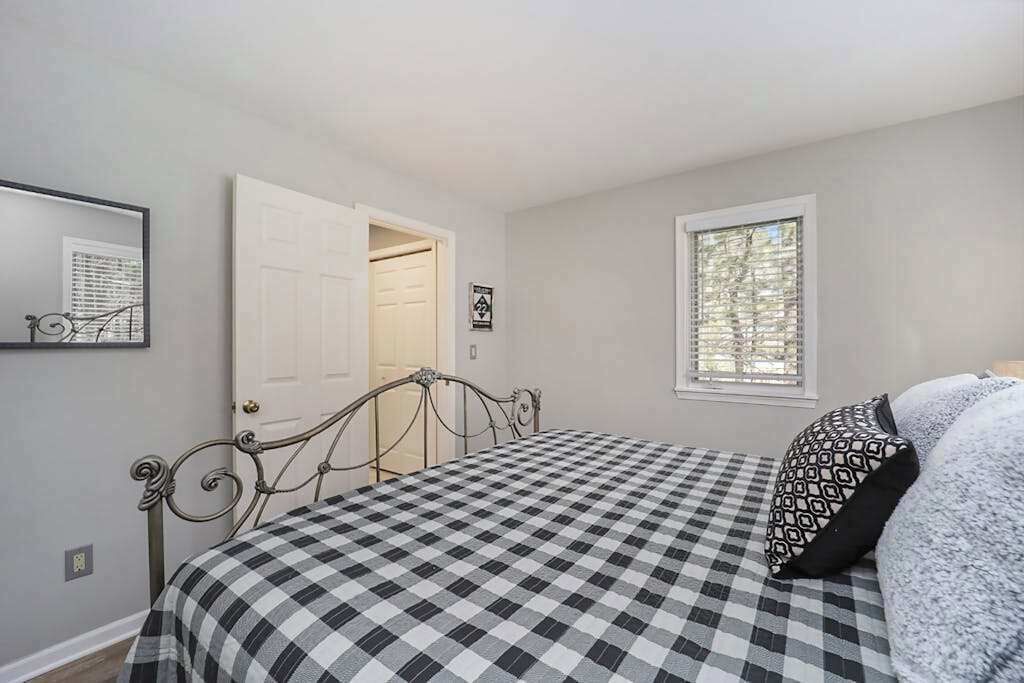 Photo of Bedroom in Maple City