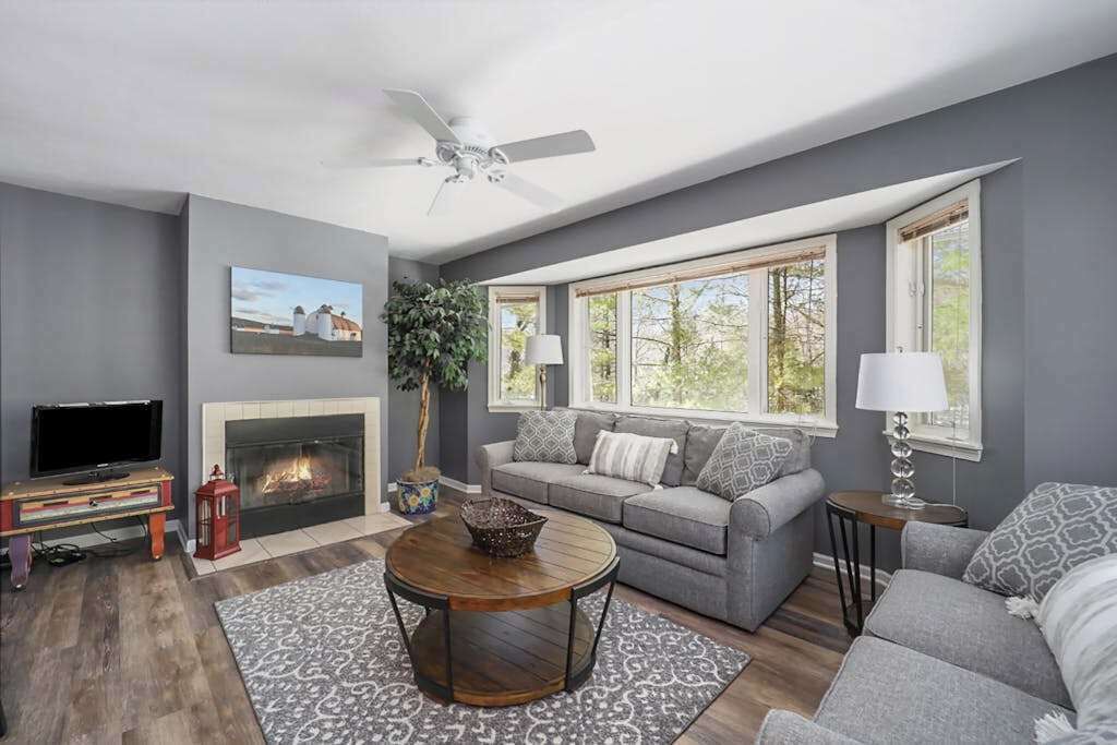 Photo of Livingroom in Maple City