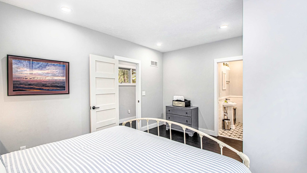 Photo of Bedroom in Lakeside