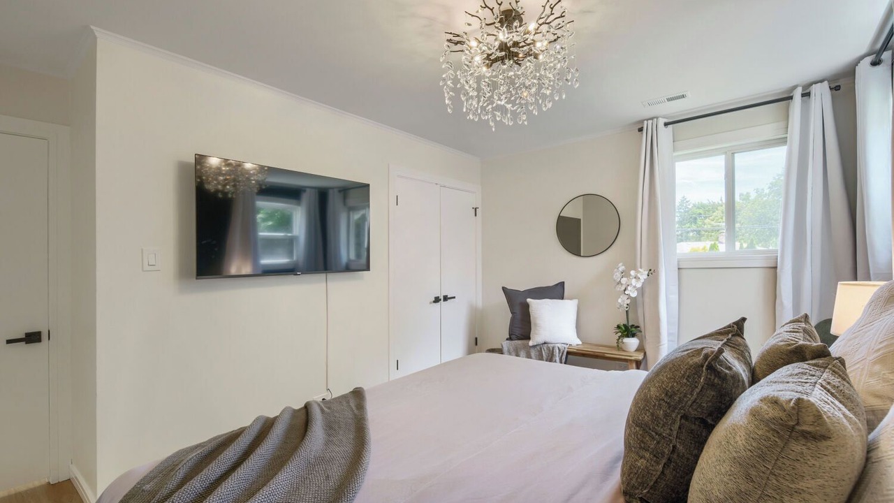 Photo of Bedroom in Homewood