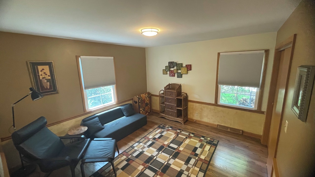 Photo of Livingroom in Shorewood