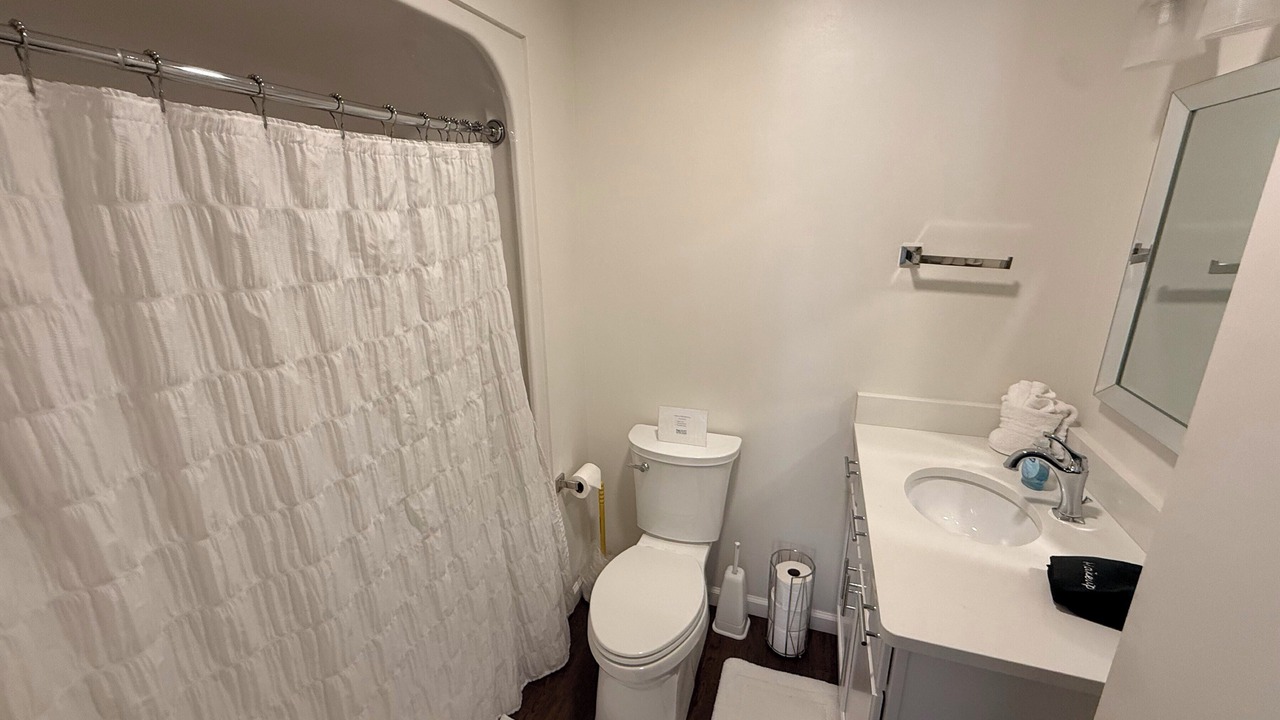 Photo of Bathroom in Birchwood Farms
