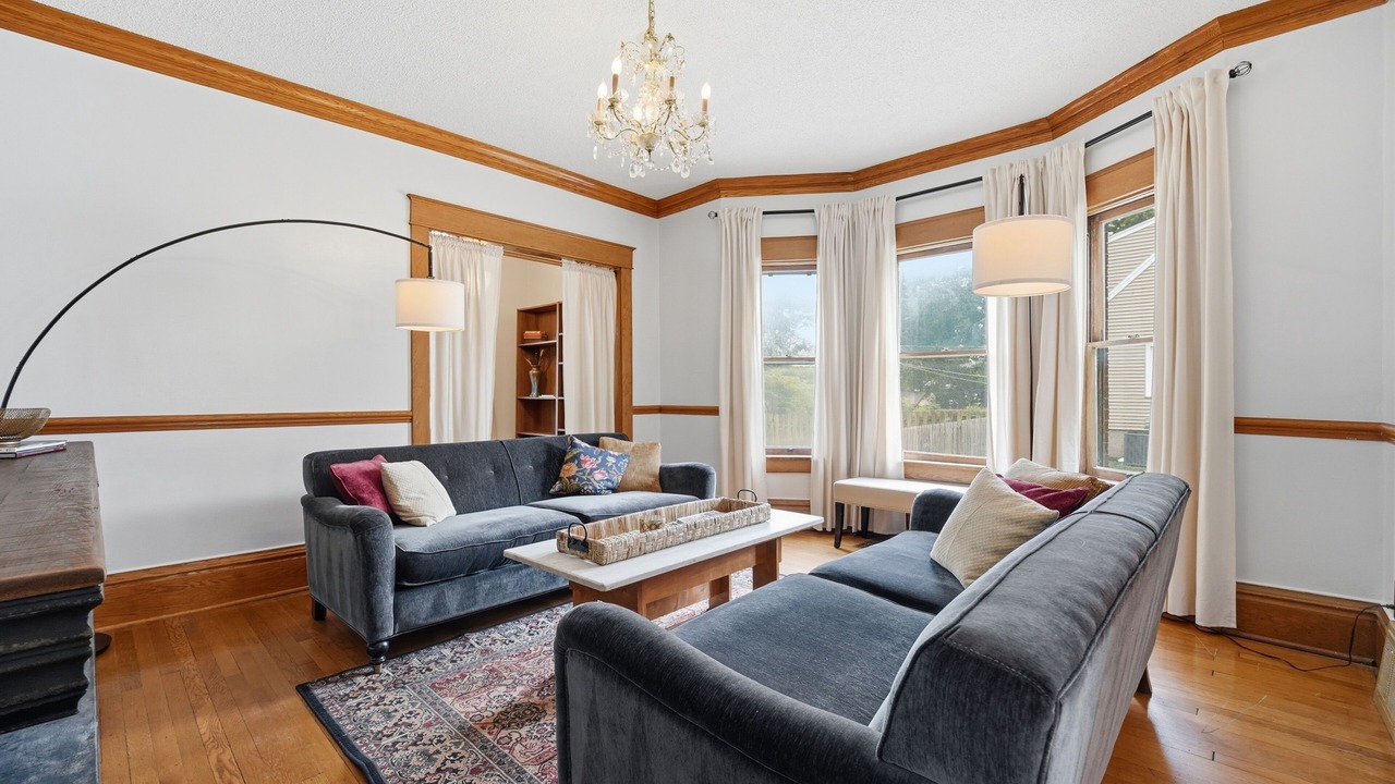 Photo of Livingroom in Rosedale