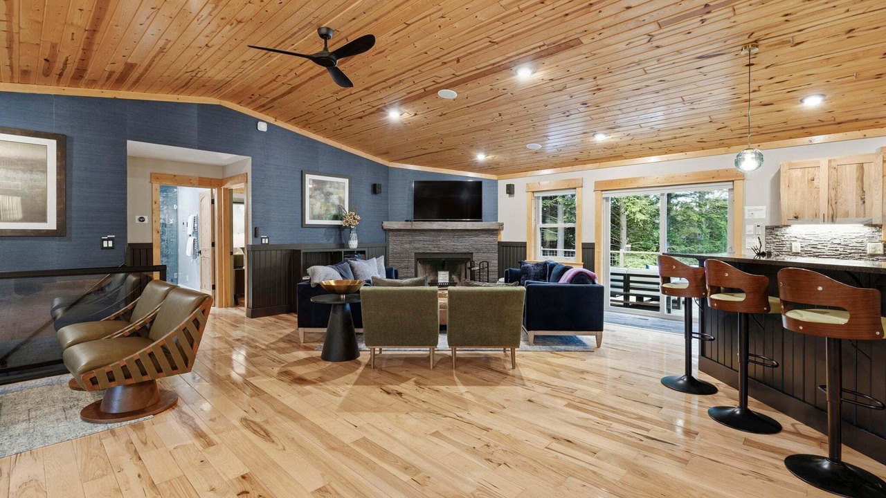 Photo of Livingroom in Interlochen