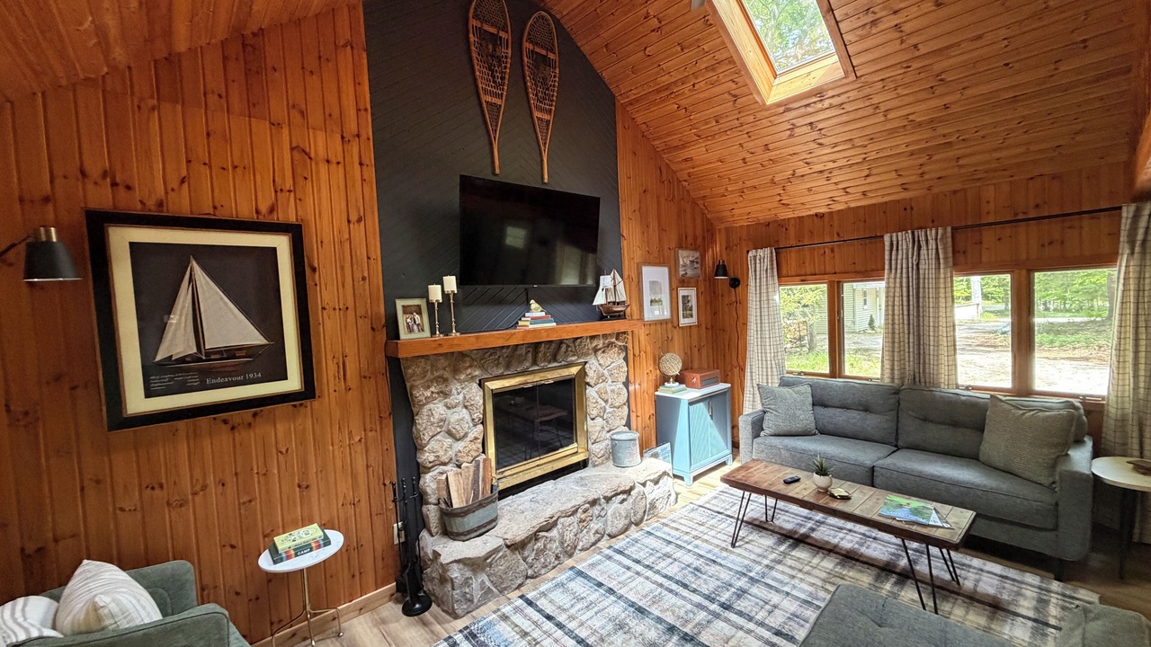 Photo of Livingroom in Gills Rock