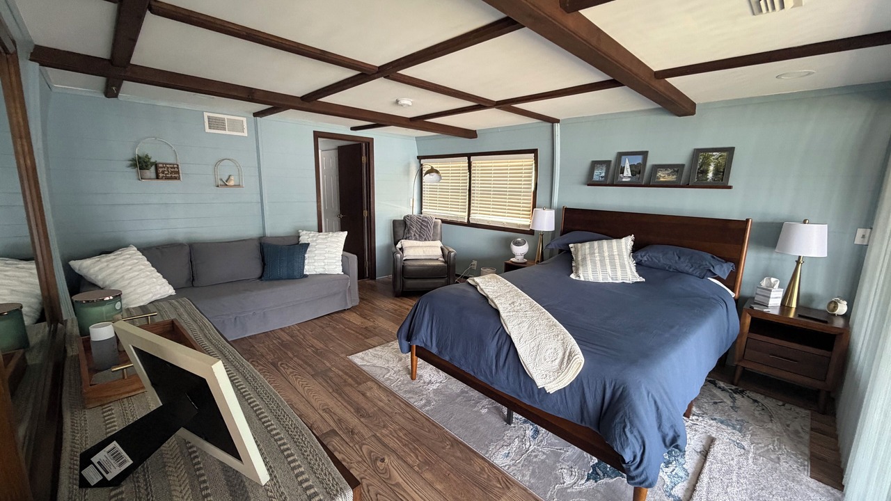 Photo of Bedroom in Paw Paw Lake