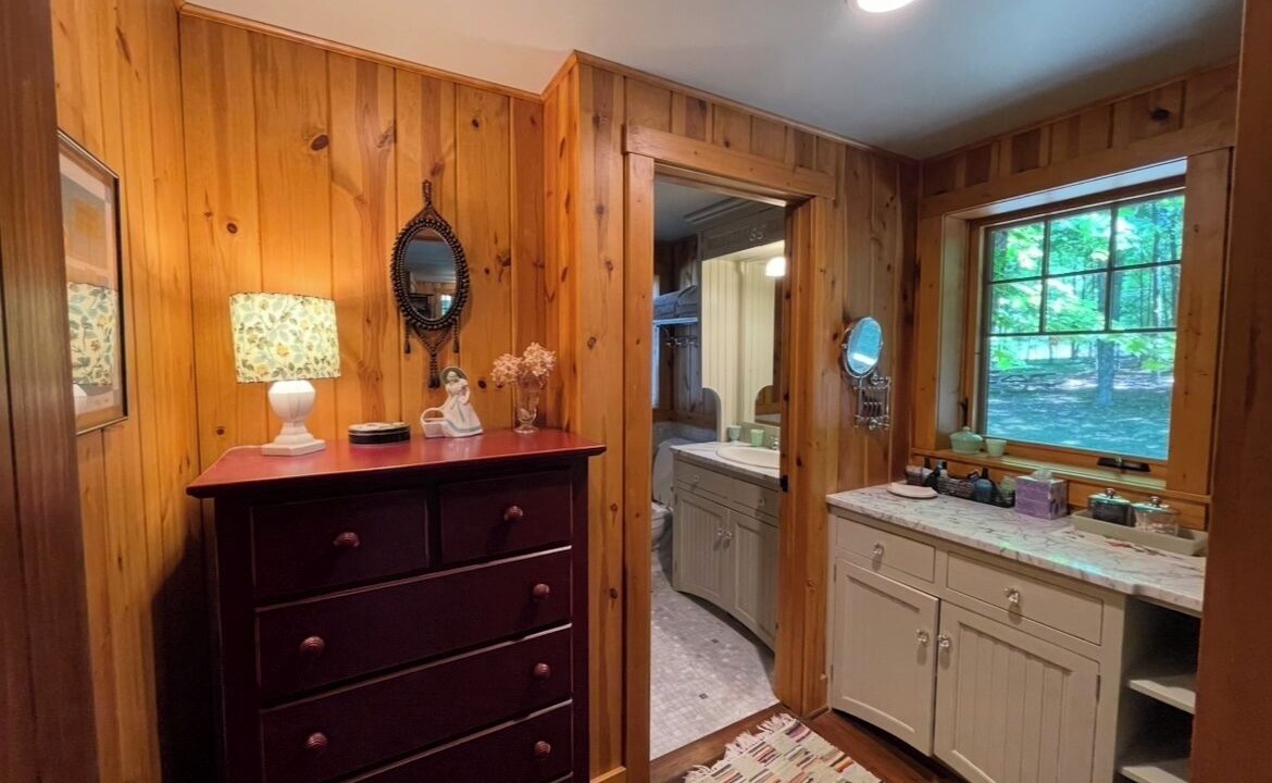 Photo of Bathroom in Central Lake
