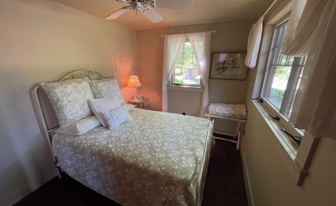 Photo of Bedroom in Central Lake