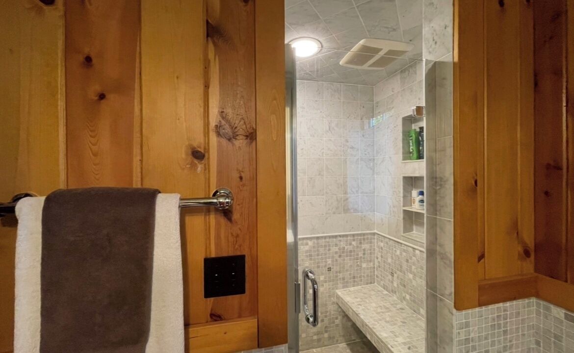 Photo of Bathroom in Central Lake