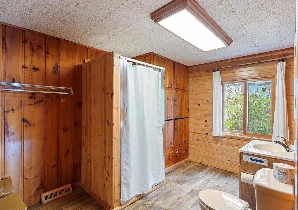 Photo of Bathroom in Longville