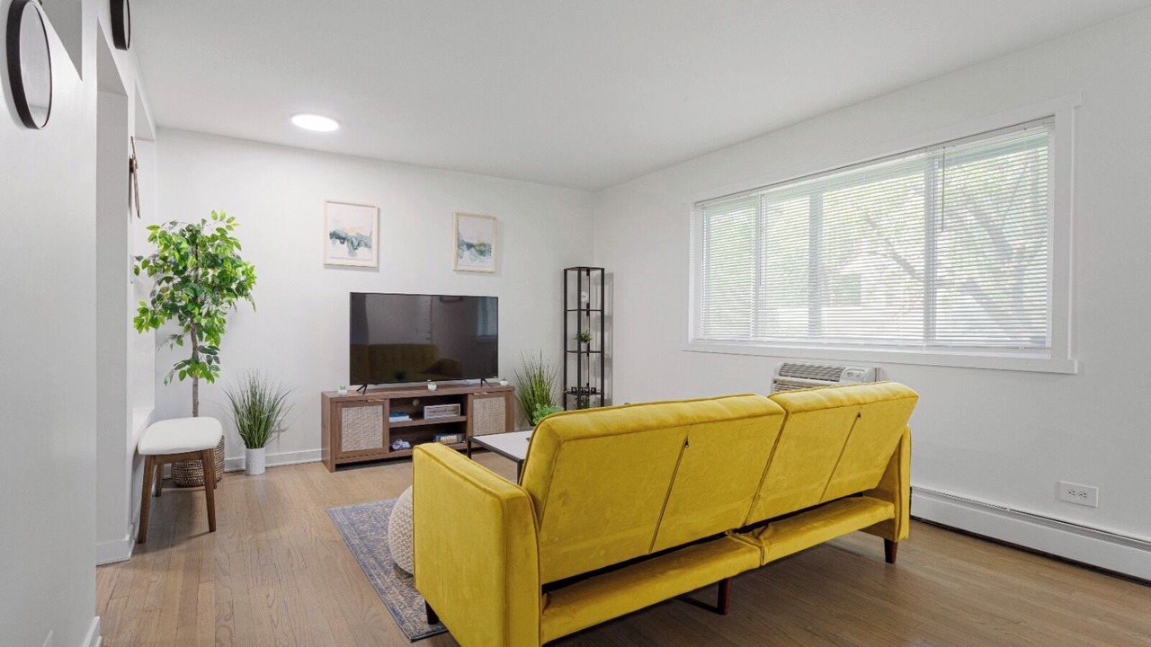Photo of Livingroom in Rogers Park