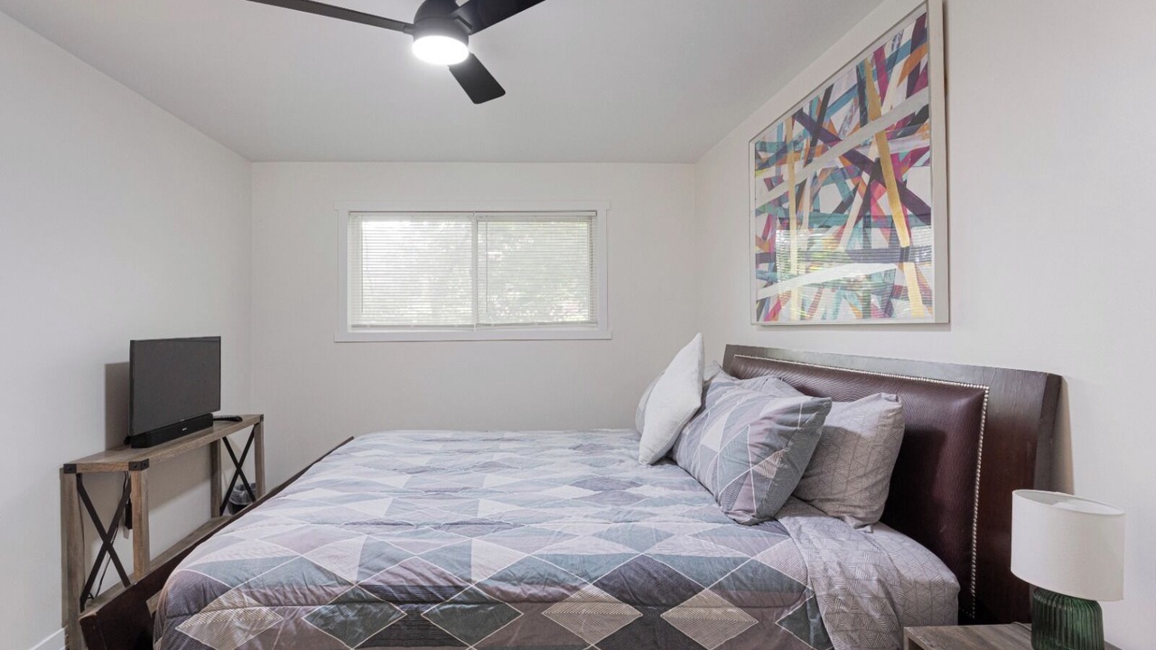 Photo of Bedroom in Rogers Park