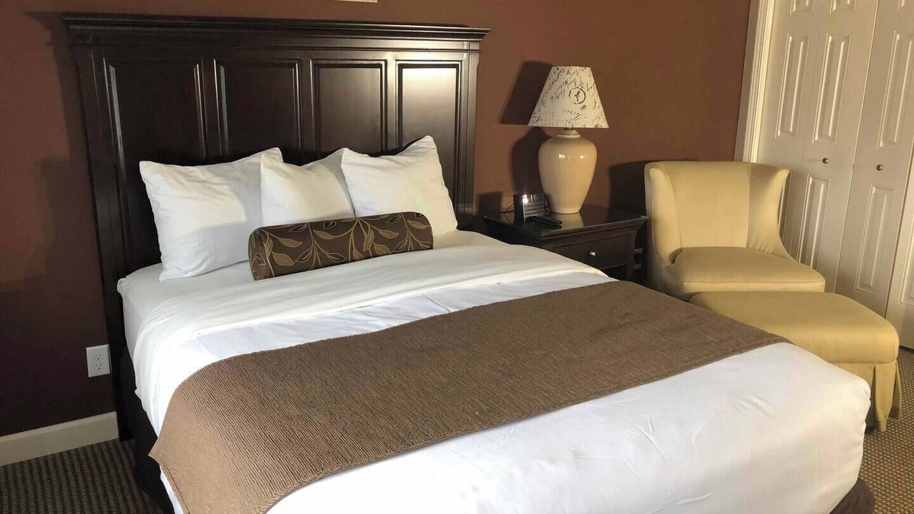 Photo of Bedroom in Acme
