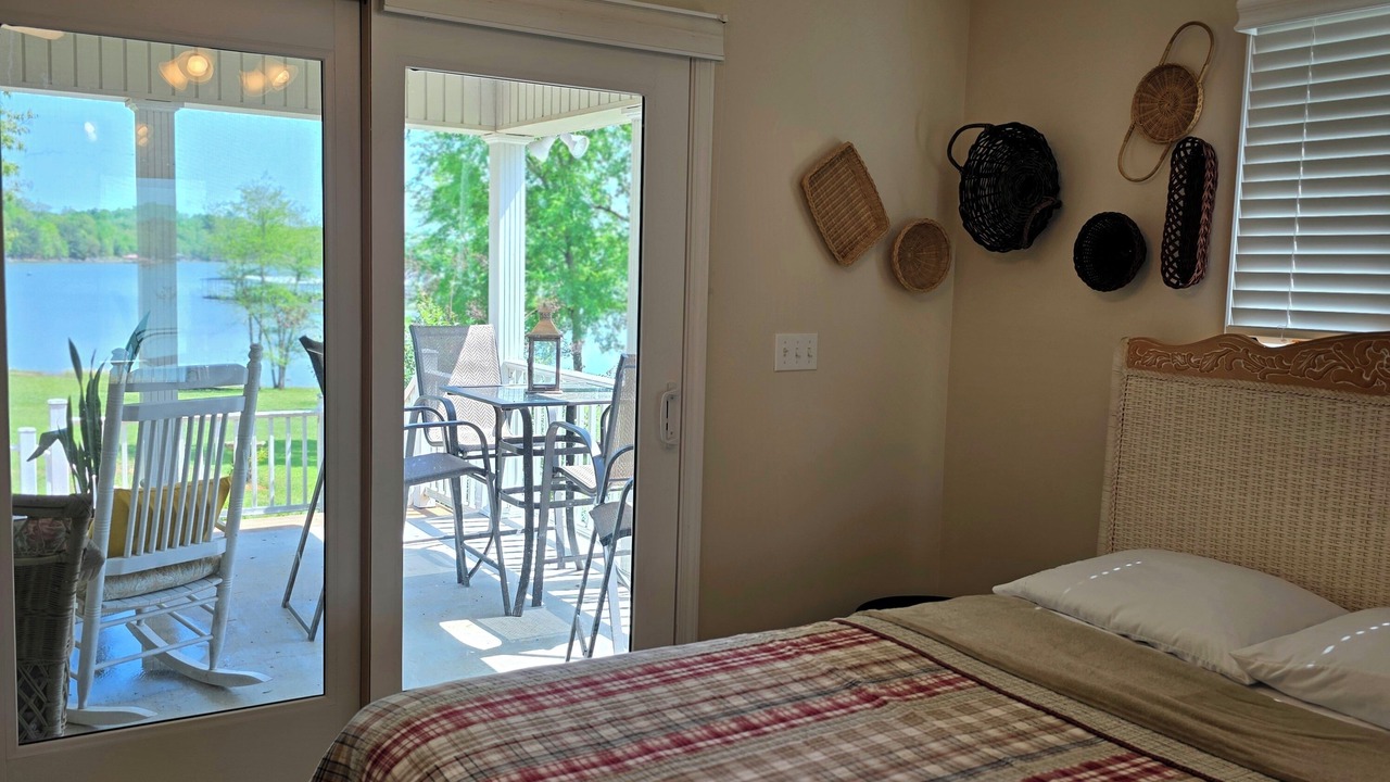 Photo of Bedroom in Benton