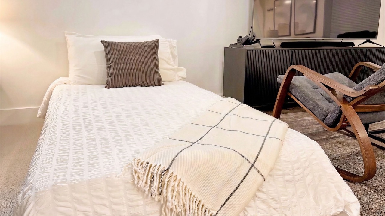 Photo of Bedroom in Cornell