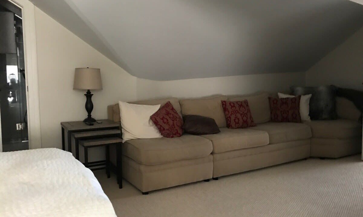 Photo of Livingroom in Shorewood