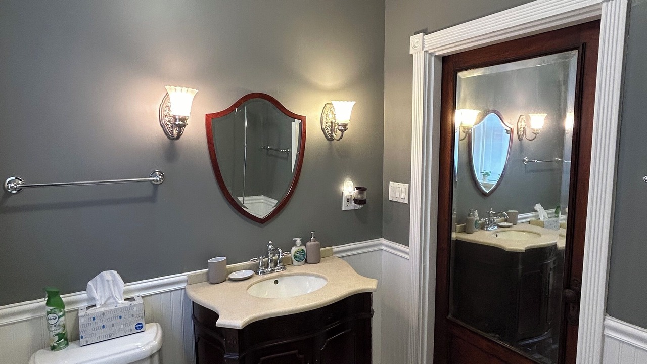 Photo of Bathroom in Tower Grove South