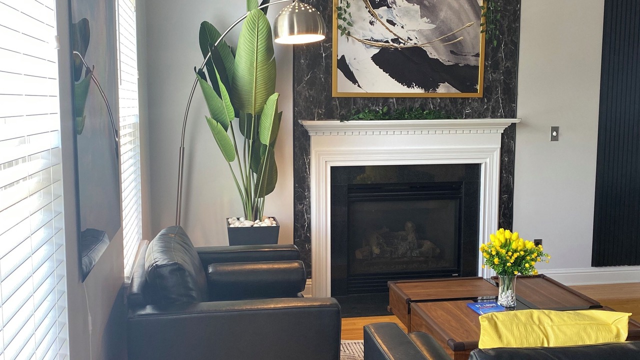 Photo of Livingroom in LaSalle Park