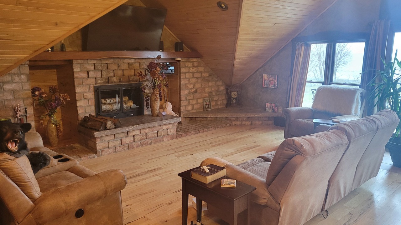 Photo of Livingroom in Van Dyne