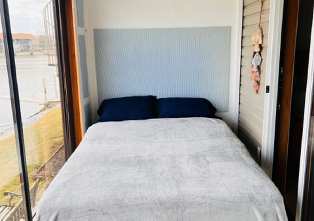 Photo of Bedroom in Oak Harbor