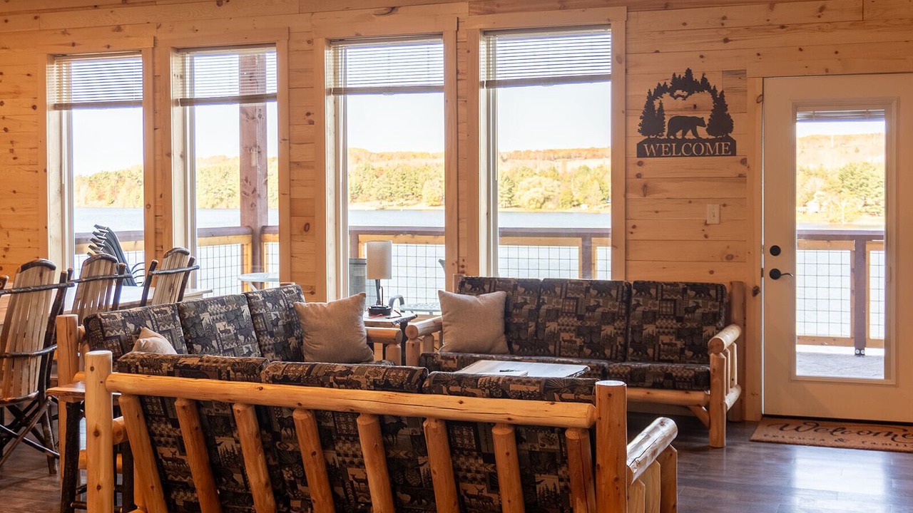 Photo of Livingroom in Atlantic Mine