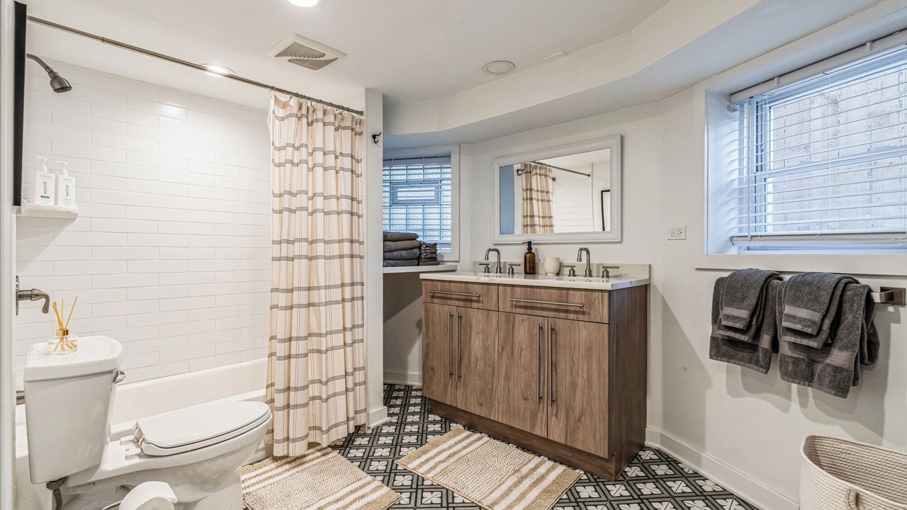 Photo of Bathroom in Logan Square